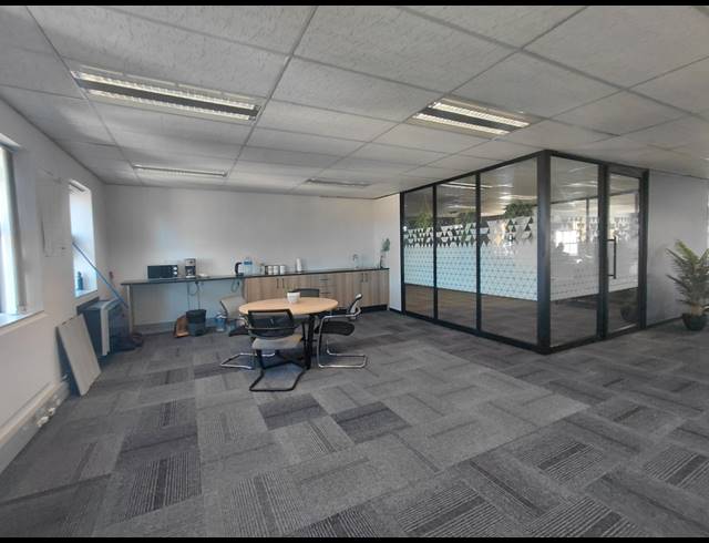 241M² OFFICE TO LET IN BRYANSTON